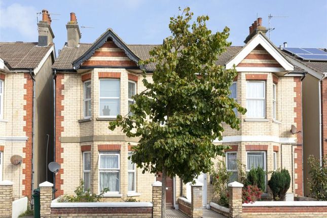 Flat to rent in Portland Road, Hove BN3