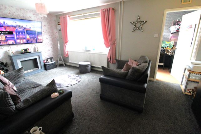 Terraced house for sale in Limber Close, Gainsborough, Lincolnshire
