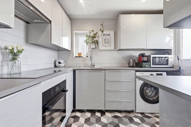 8C, Glebe Avenue, Woodford Green photo 4