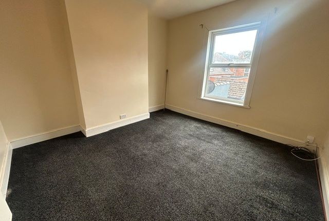 69, Lincoln photo 2