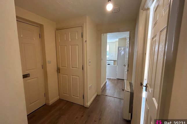 65, Windsor Court, Newbury photo 3