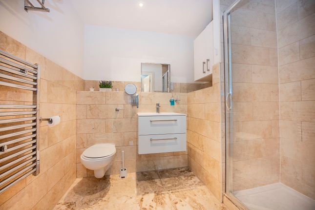 Flat for sale in The Bittoms, Kingston Upon Thames