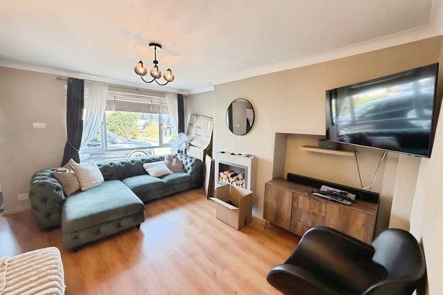 21, Garden Close, Lancing photo 4
