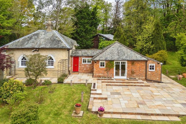 Thumbnail Cottage for sale in Park Drive, Hothfield, Ashford