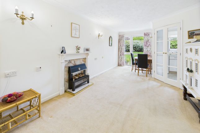 6 Weston Court, Farnham Close, London photo 3