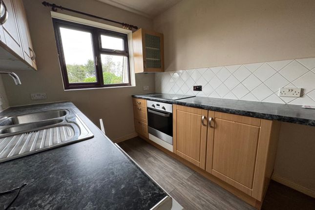 Flat 6, Spencers Court, 59 Lemon Grove, Bordon photo 3