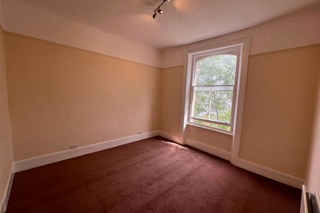 Flat 4, 61 Warminster Road, London photo 4