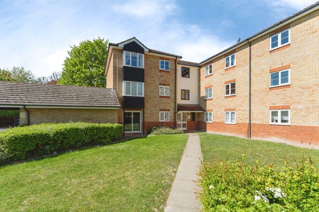 2-bed flat on 112, Tamarin Gardens, Cambridgeshire, £180,000