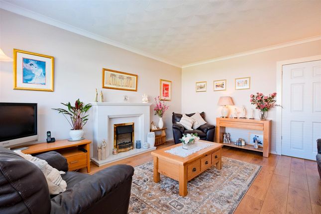 82, Myers Crescent, Uddingston photo 4