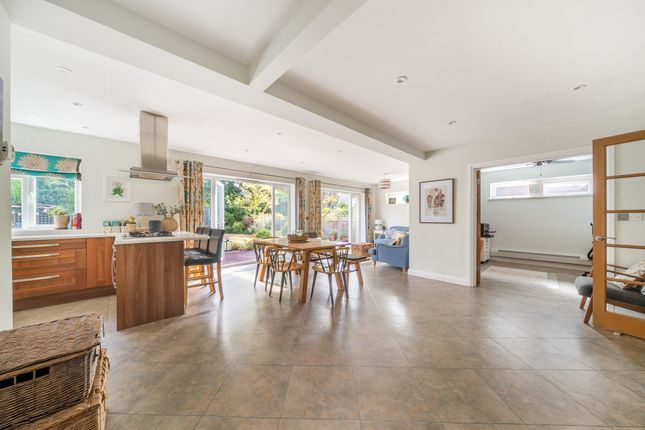 87 Orchard Drive, Horsell, Woking photo 2