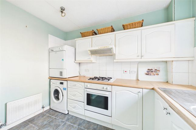 7, Denly Way, Surrey photo 4