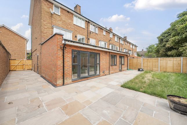 132, Courtlands Avenue, Lee photo 2