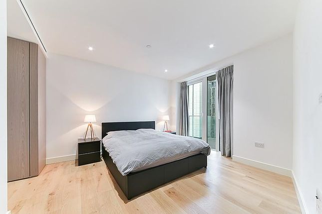Flat to rent in Admiralty House, Vaughan Way, Wapping, London