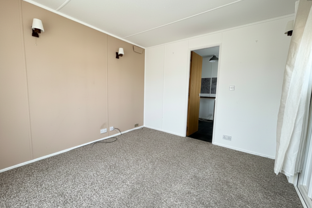 19, Woodland View, Norwich photo 4