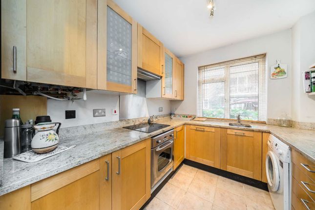 22, Thames Village, London photo 3