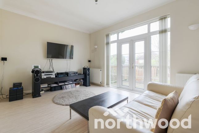8, Manor Drive, Epsom photo 2