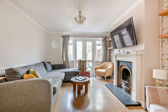 48, Saxon Crescent, Horsham photo 3