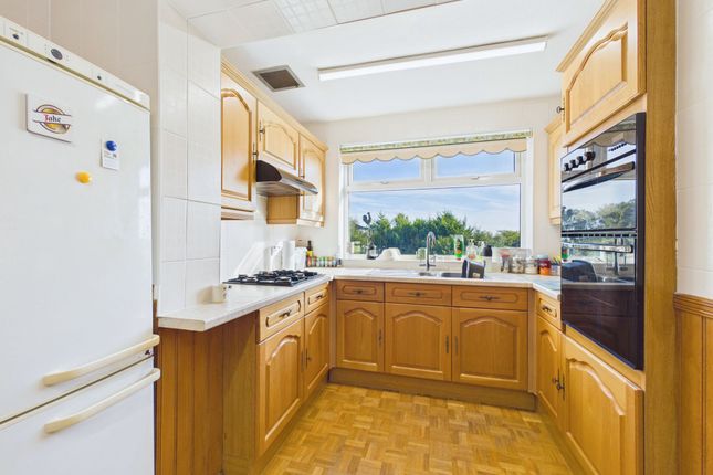 6 Webb Close, Bognor Regis photo 2
