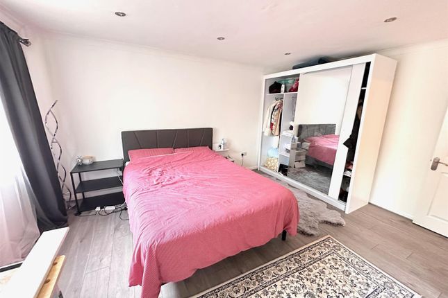61, Newcourt, Uxbridge photo 4