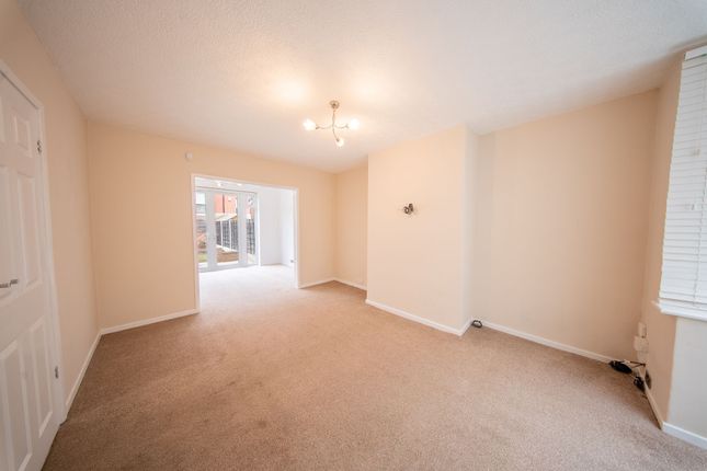 9 Fairlands Road, Sale photo 2