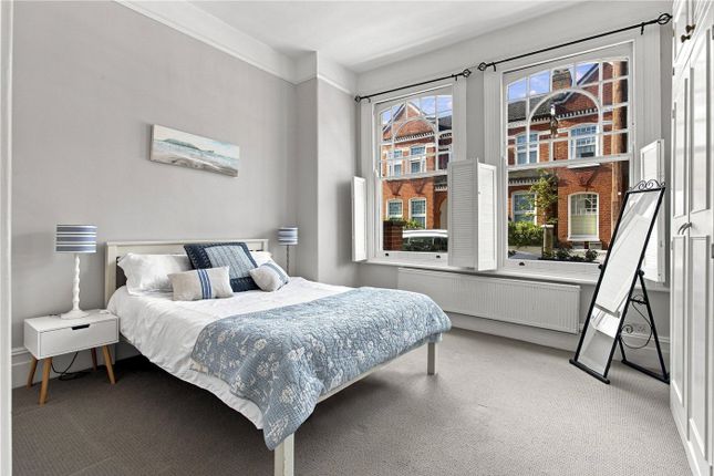 Flat 3, 37, Dafforne Road, London photo 2