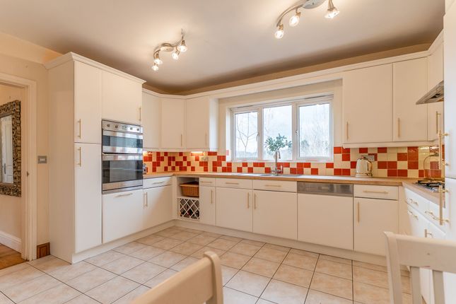 35 The Manor, Cwmbran photo 2