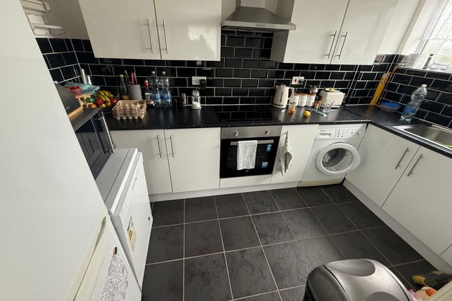57, Luton photo 3