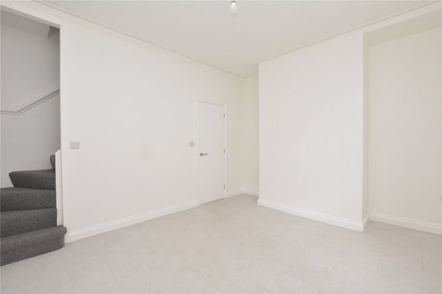 21, Chapel Lane, West Yorkshire photo 4