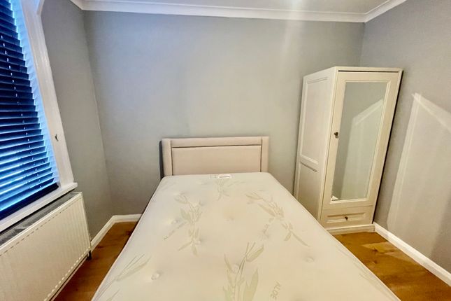 Room 3, London photo 5