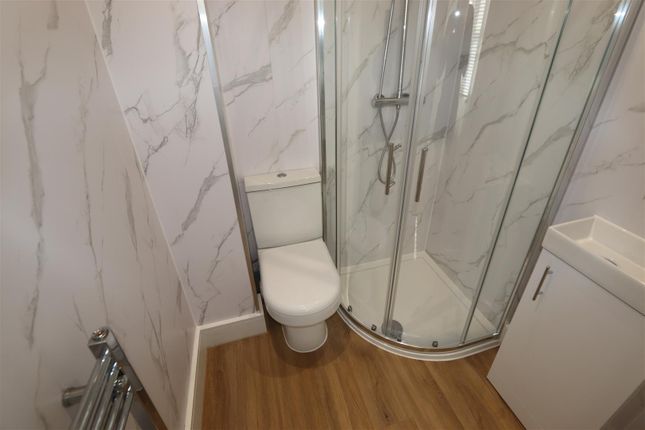 Room 3, 23, Central Avenue, Southend-On-Sea photo 5