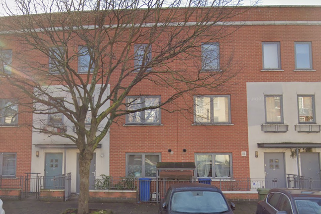 Thumbnail Town house to rent in Southampton Way, Peckham