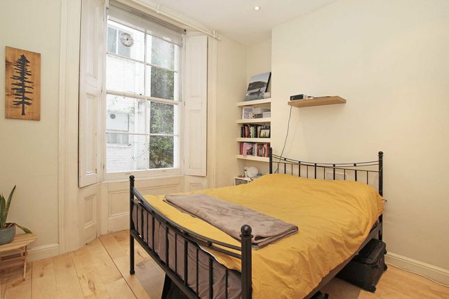 Flat 1, 34, St. Stephens Gardens, London photo 3