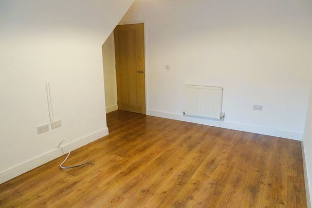 5, Valley Close, Wigan photo 2