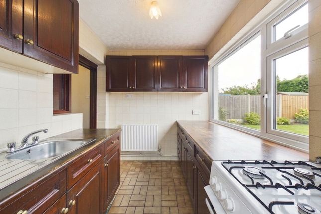6 King Edward Road, Stanford-Le-Hope photo 2