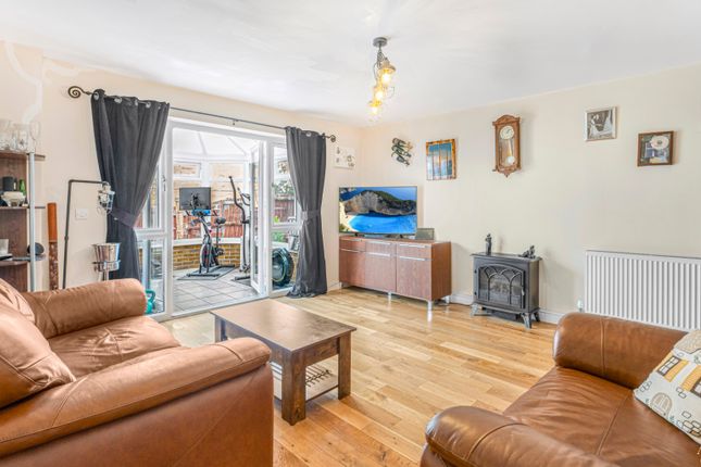 196 Girton Way, Mickleover, Derbyshire photo 2