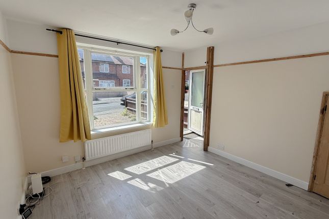 63, Titchfield Road, Carshalton photo 2