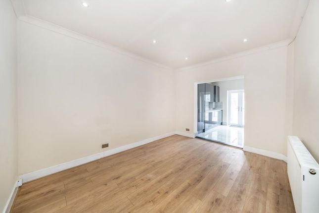 11, Waverley Avenue, Wembley photo 4
