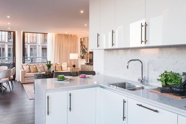 Flat to rent in The Penthouse, Charles Clowes Walk, London