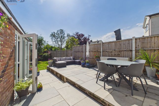 63 Westwood Gardens, Hadleigh, Essex photo 2