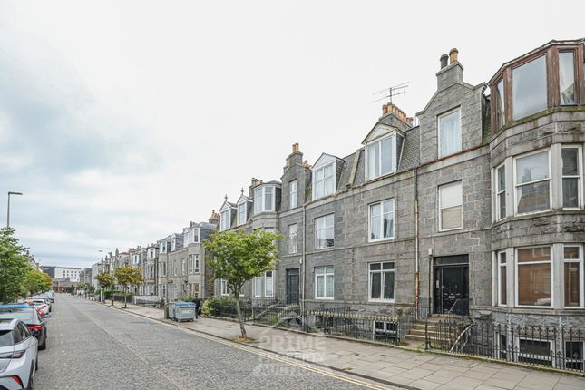 1-bed flat on 73, Union Grove, Aberdeen, £62,000