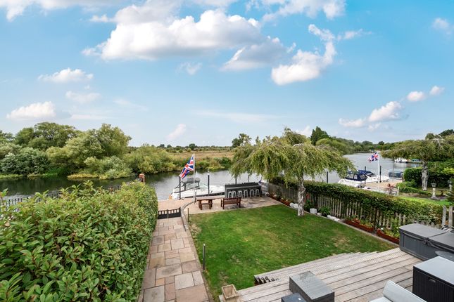 7B, The Avenue, Wraysbury photo 2