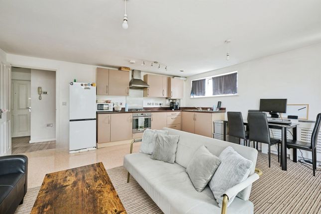Flat 7 Castlepoint, 998, Lincoln Road, Peterborough photo 4