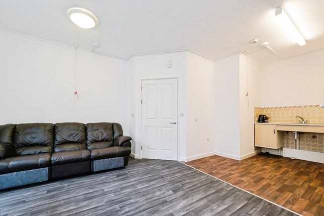 1, Hedgerow Court, East Ham photo 4