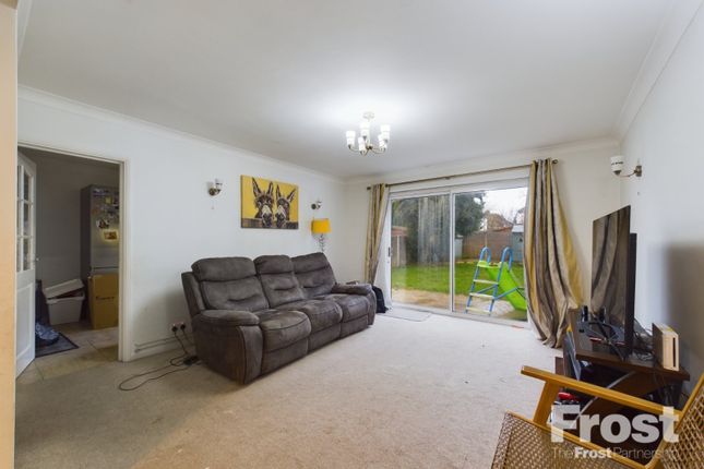 5, Hazel Grove, Surrey photo 2