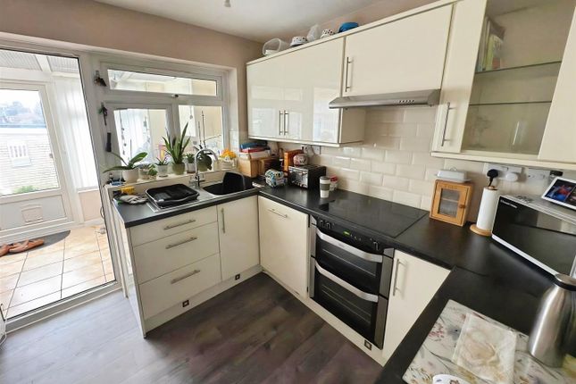 22, Turrell Drive, Lowestoft photo 3