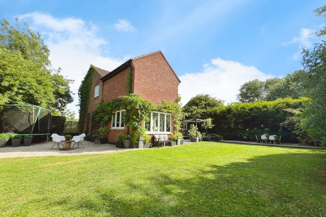 6 Meadows Close, Newark photo 3