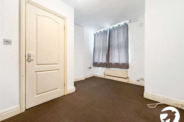 Flat 1, 63, Balmoral Road, Kent photo 4
