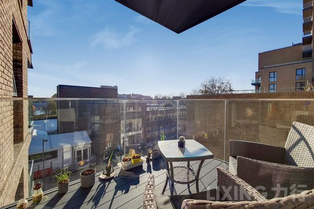 Flat for sale in Coster Avenue, Woodberry Down