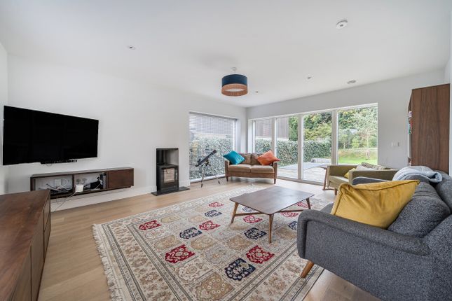33, Eversley Gardens, Winchester photo 2