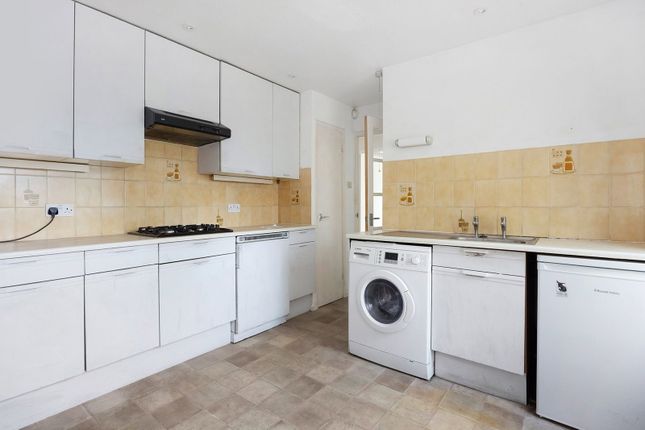 4, Warren Close, Cheltenham photo 4